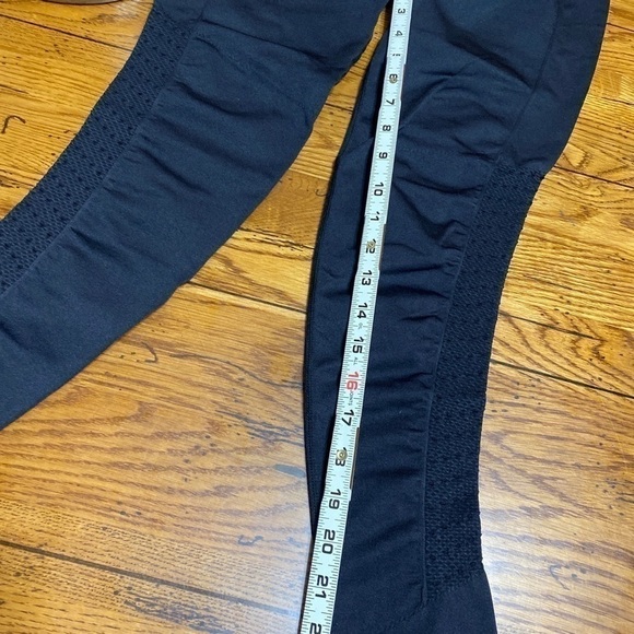 Fabletics Womens Sync High Waisted Perforated Leggings Medium? Black 24” Inseam. - Picture 6 of 10